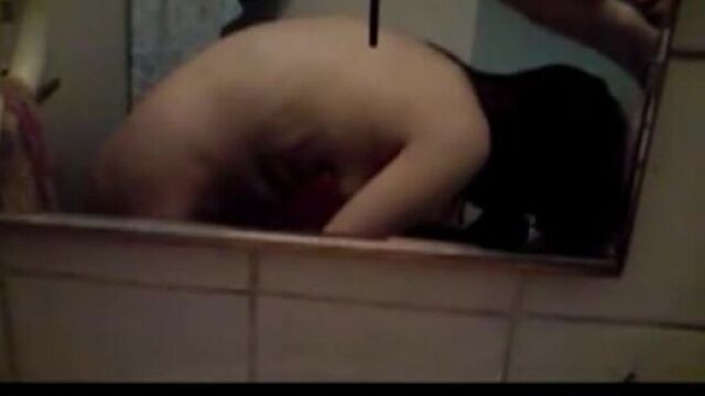 Уговорил отсосать в ванной - любительское видео секс порно домашнее анал минет вписка пьяная бухая молодая хуй мамку малолетку