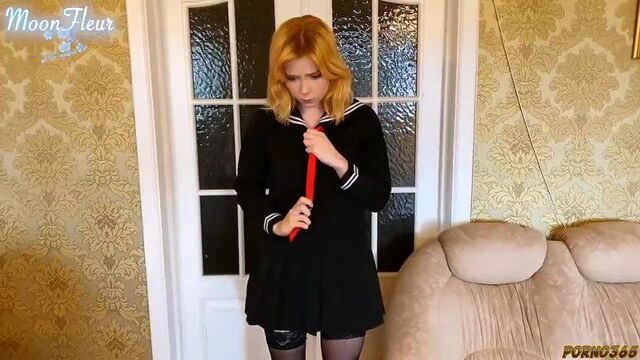 Папа наказывает дочку за двойку