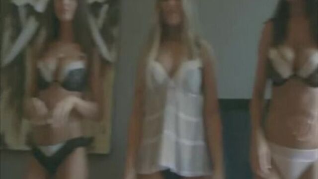 Брат трахает сестру в ванной