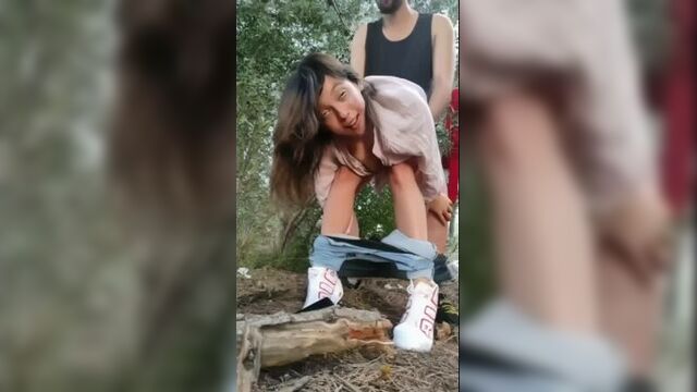 Трахнул маленькую девушку и кончил ей в пизду