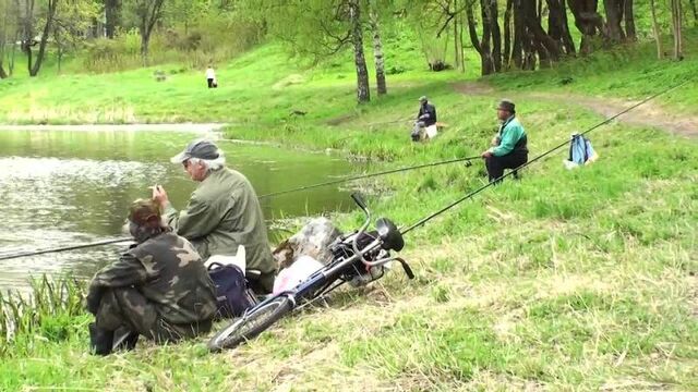Голые на публике: Рыбалка пропала!