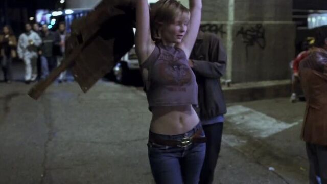 Кирстен Данст (Kirsten Dunst) голая в фильме «Безумные и прекрасные» (2001)