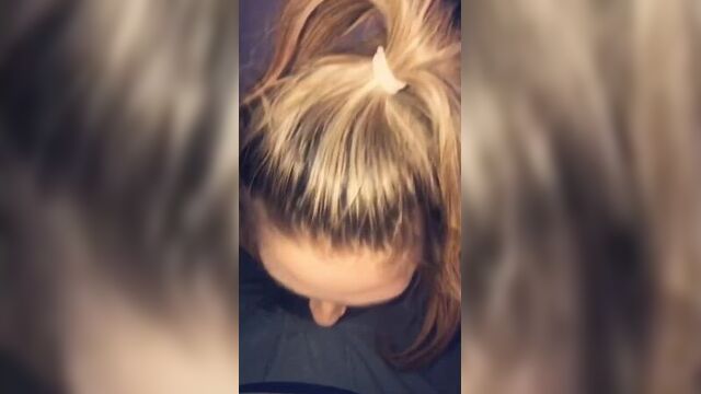 Сосет пенис много слюней