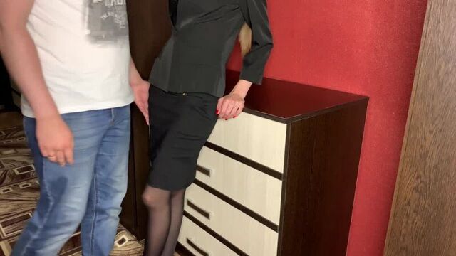 Трахнул учителя перед уроком