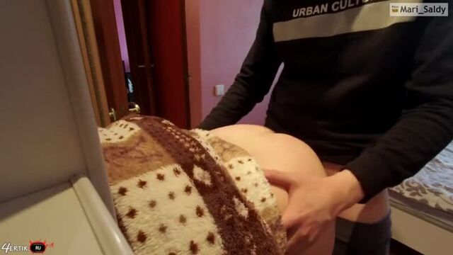 Русский пацан насмотрелся порно со зреками и трахнул мачеху . домашнее порно