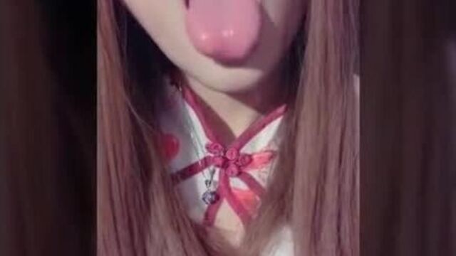 Сексуальная девочка полизала на камеру мой член на вебку в chatrubate - просто супер