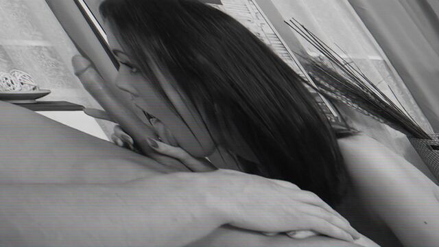 Паренек знакомится с красивой брюнеткой и трахает ее в гостях