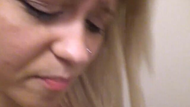 Брат трахает родную сестру рачком в ванной комнате