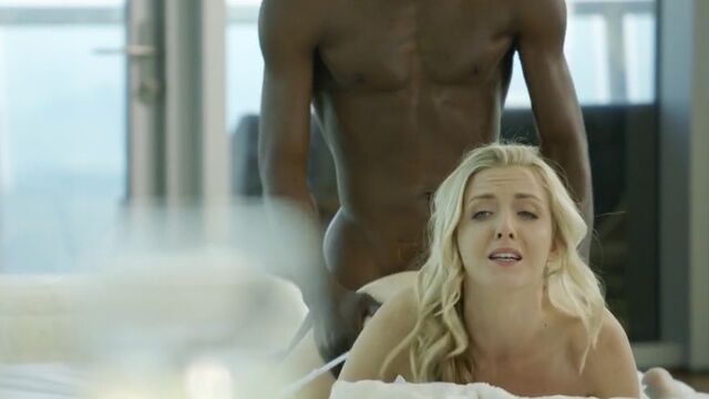 Симпатичная блонда весь вечер занимается любовью с черным членом