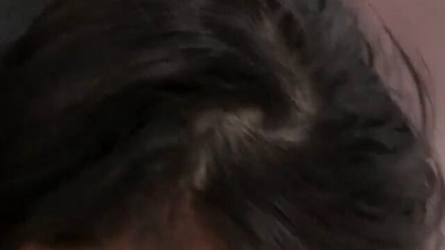 Агент порно кастинга пользует зад красивой азиатки