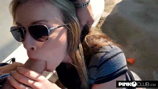 Tina Chanel случайно встречает своего друга и трахает его