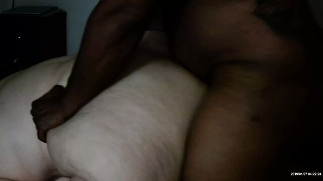 Норовая неверная шлюшка в форме груши