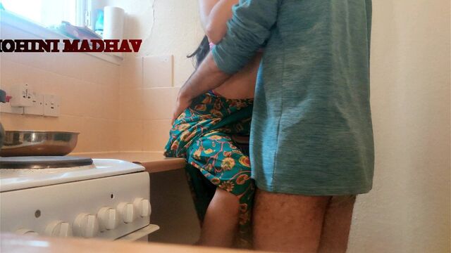 У неудовлетворенной девушки роман с мужем сестры, зятем