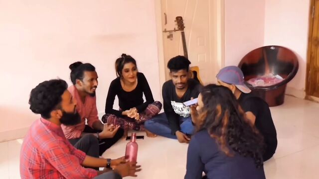 Горячие девушки и парни - правда или вызов