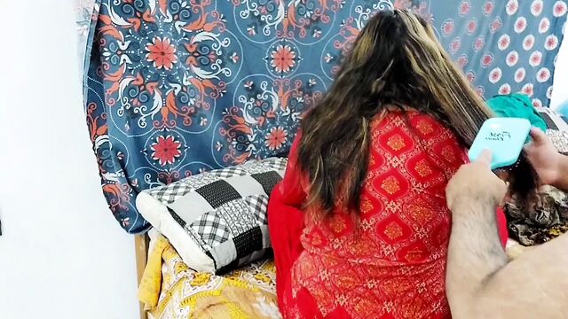 ХХХ Пакистанская жена жестко трахается в анал с мягким массажем спины с чистым хинди аудио