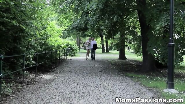 Страсти мам - занимаются любовью с романтичной мачехой