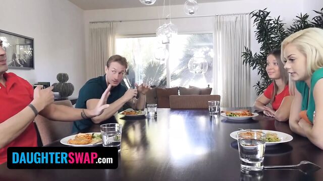 Обмен дочками - лучшие приятели обмениваются падчерицами и наслаждаются бурением их тугих пизд