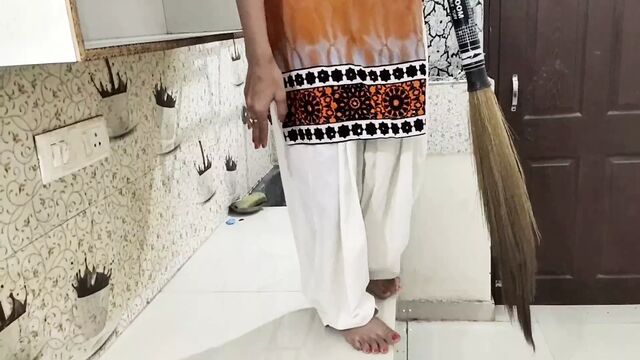 Муж трахает Saara на кухне, пока все дома, XXX HD, чистое аудио на хинди, красивое горячее видео с грязными разговорами