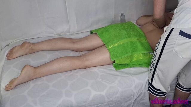 массажист трахнул чужую жену