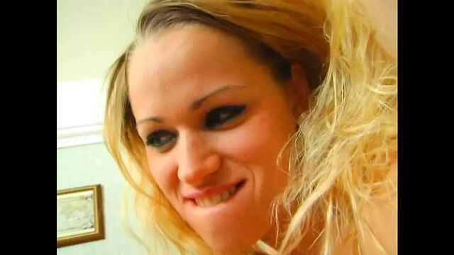 Молодая пара удовлетворяет похоть русской мамочки Emilia 1