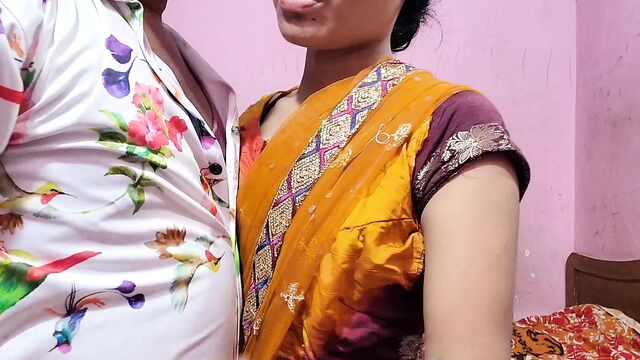 Desi maid Ghar ka safhai kar rahi thabhi usaka Malik ake bola pahale muze chodana hai baad me safhai kar lena