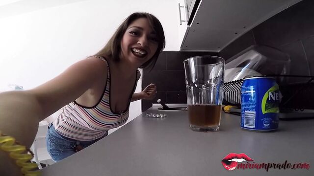 Она дает ему виагру и трахает его - Miriam Prado