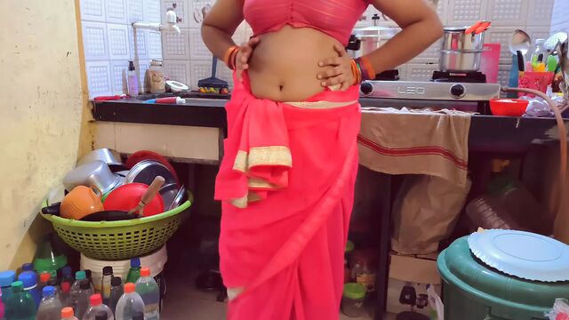 Индийская глорихол, мачеха наслаждается своей первой глорихолой с пасынком на кухне