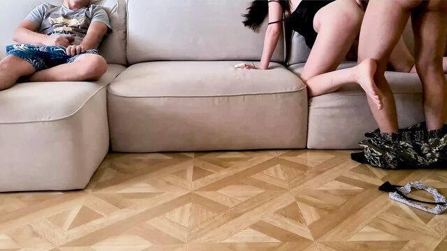 Я рогоносец, Слесарь снова трахнул мою жену. Сука