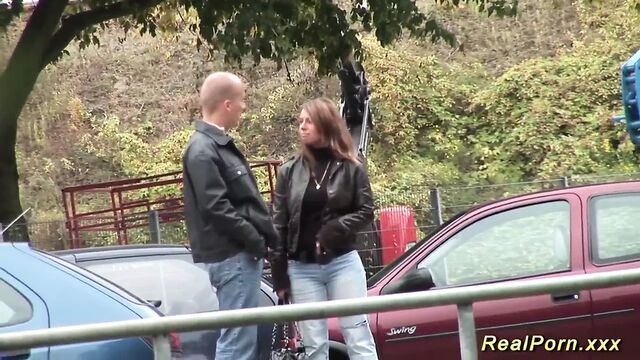 Немецкую мачеху сняли для секса на улице