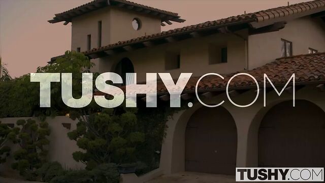 TUSHY Abella Danger трахнула в задницу и наказала