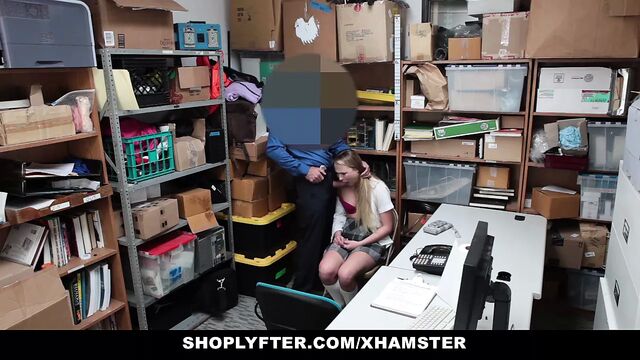 Shoplyfter - католическую школьницу наказали за воровство