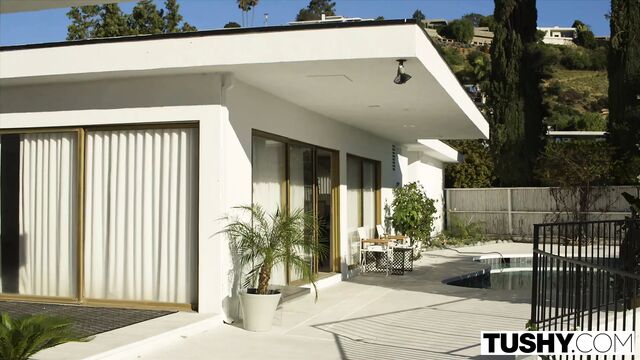 TUSHY студентке колледжа нужна анальная доминация каждый день