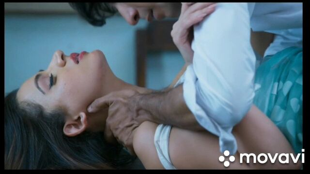 Учительница обучает свою ученицу