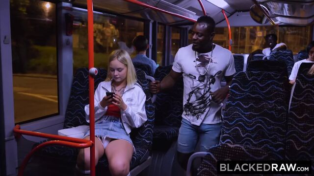 Blackedraw по дороге домой, она сделала обходной путь ради большого черного члена