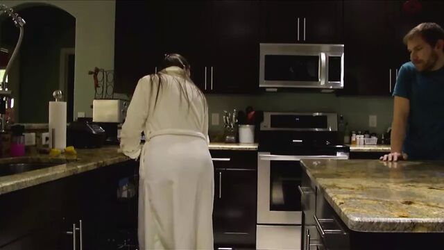 Сыновья Melanie Hicks трахаются с куклой