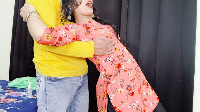 Горячую индийскую тетушку с большой задницей очень жестко трахнул чистым звуком, твоя прия