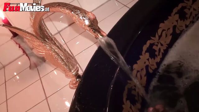 Funmovies - пухлая немецкая любительница обожает большой черный член в любительском видео