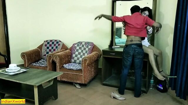 Индийская горячая милфа-тетушка занимается горячим сексом с домашней прислугой !! хинди, полный HD секс