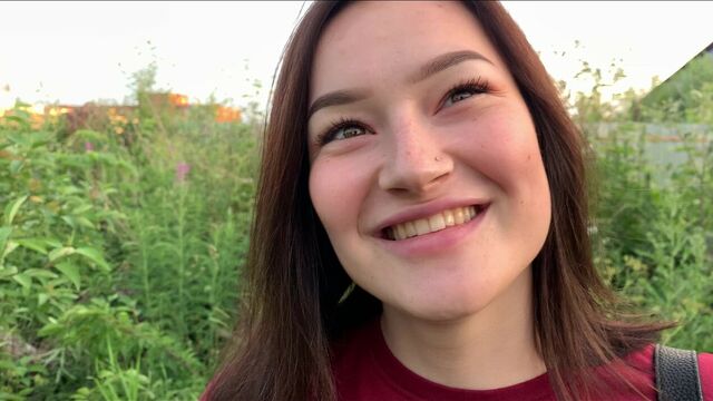 Страстный минет с заглотом от застенчивой шлюшки на публике - Olivia Moore