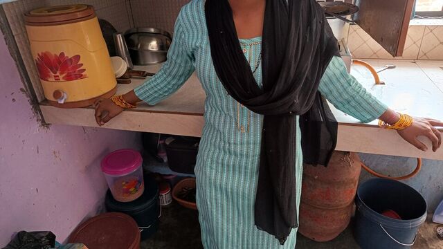 20-летняя индийская дези девушка в тюленевом пакете жестко трахнул бойфренд в первый раз, боль в полном сексе