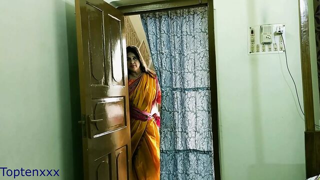 Бенгальская милфа-тетушка и студентка !! Платить за аренду дома или трахаться