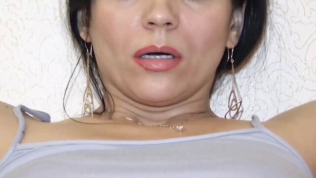 Страстная kristinaslut показывает, как месят задницу