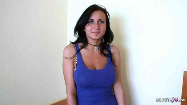 Студентку с большими натуральными сиськами сняли и трахнули в видео от первого лица за деньги