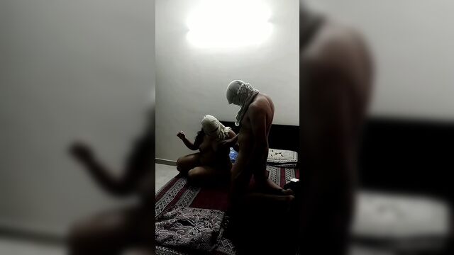 Дези пары. Муж и жена. тинка трахается со взрослыми любовниками, секс