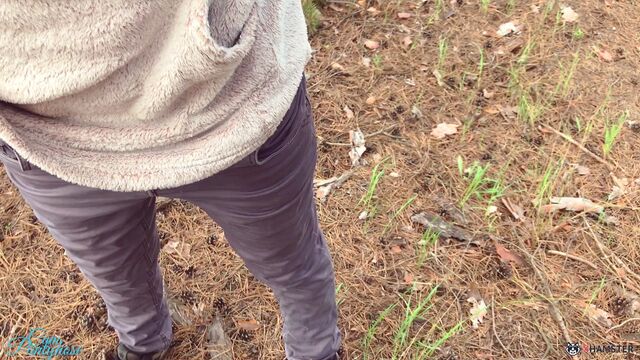 Пожалуйста накончай в мои колготки во время прогулки