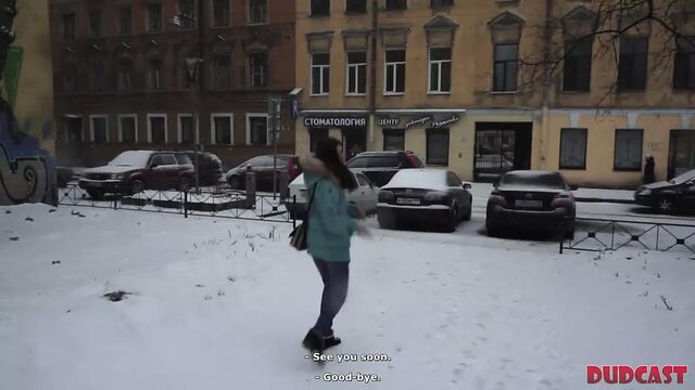 Мужчина хотел трахнуть худенькую девушку из России, но ему отказали