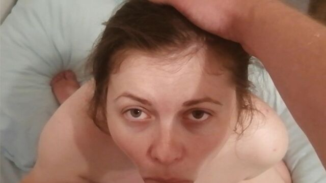 Удивительный минет с девушкой с глазами разных цветов