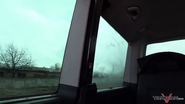 Мачеха получает три молодых хуя в фургоне