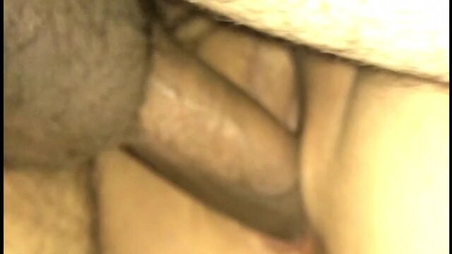 Я использую и ругаю эту старую азиатку, грубо конча во все дырки