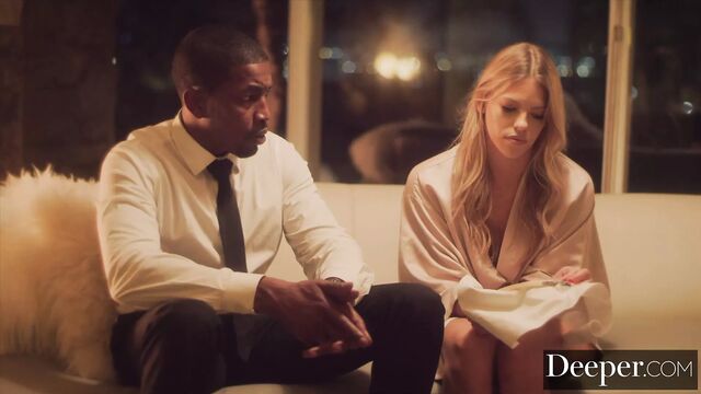 Глубже. большой черный член, глубокая глотка от Leah Lee, пока муж спит